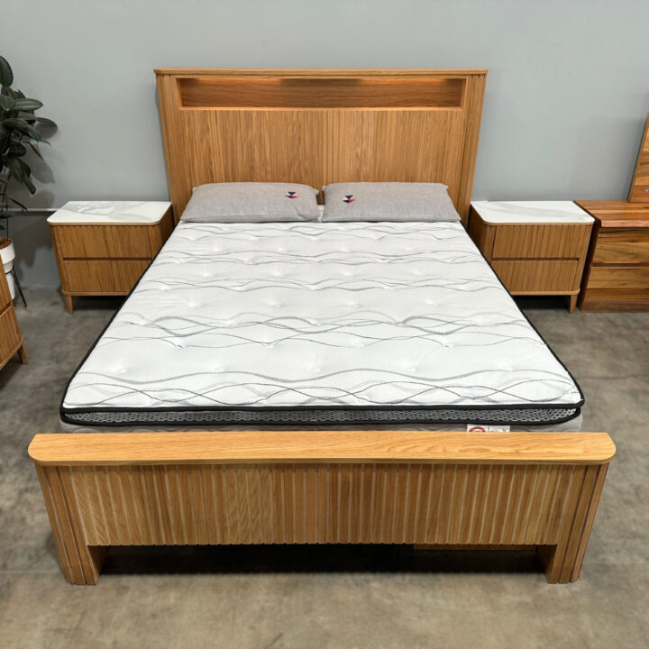 Daytona Fluted Oak Bed - Image 3