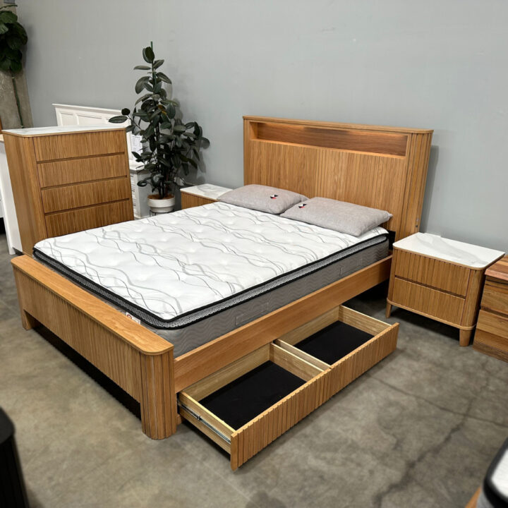 Daytona Fluted Oak Bed - Image 2
