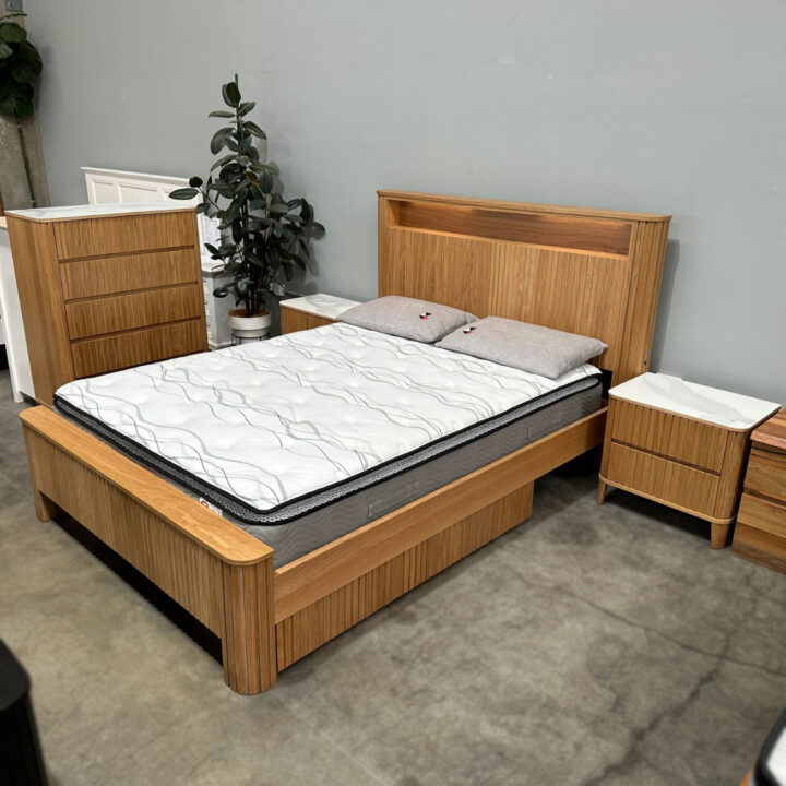 Daytona Fluted Oak Bed